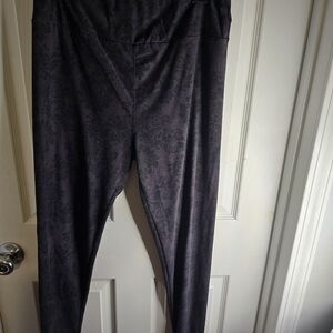 ROE Black Velvet Leggings